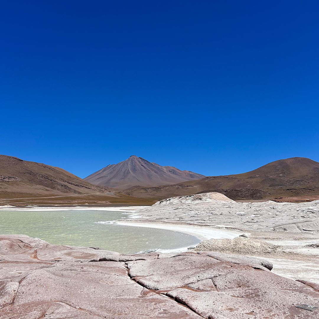 Piedras Rojas e Lagunas Altiplânicas - Explore as cores intensas do deserto e a grandiosidade das montanhas salgadas. - Imagem 6